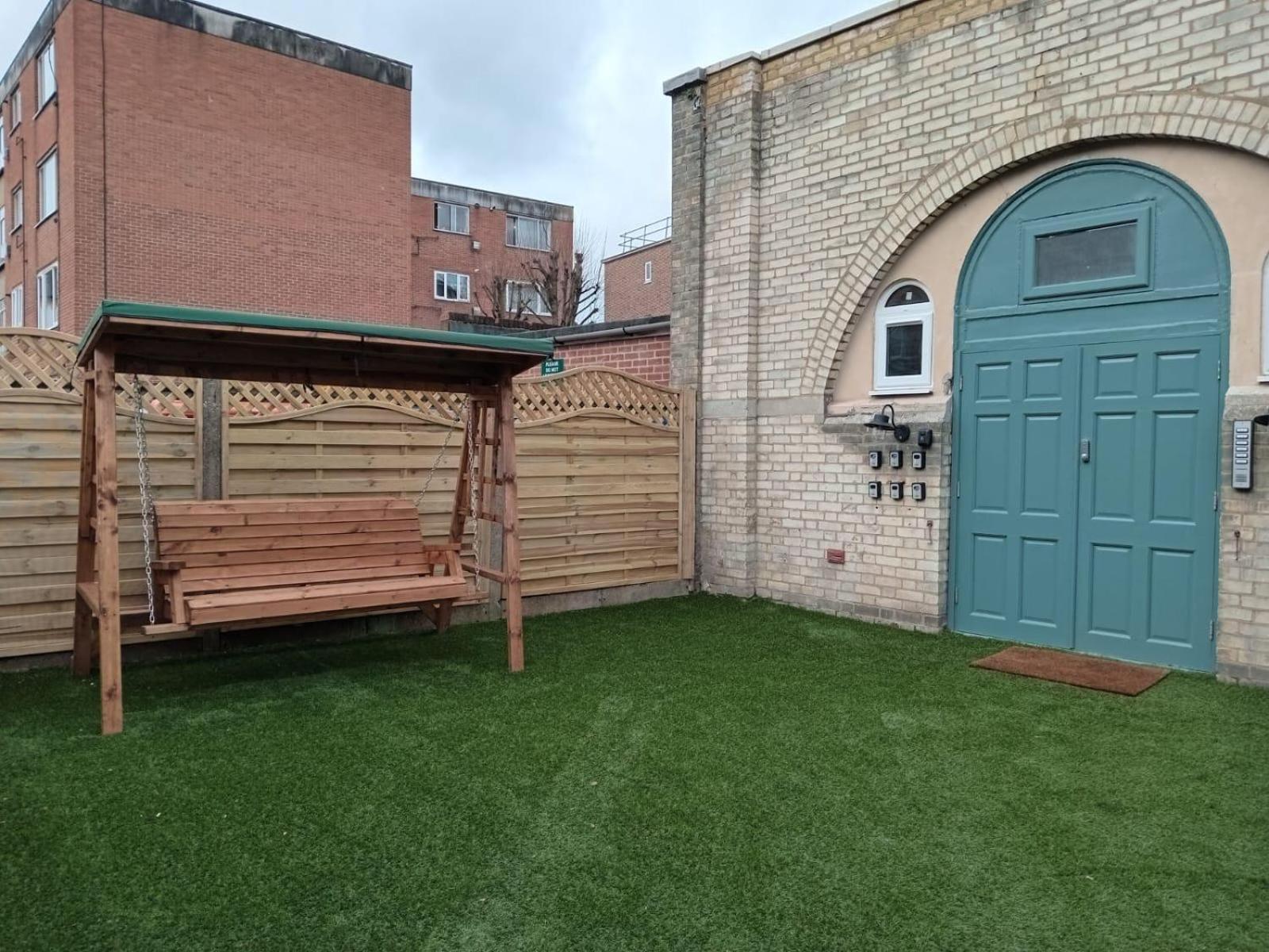 Cozy En-Suite Loft In Trendy Local Лондон Экстерьер фото