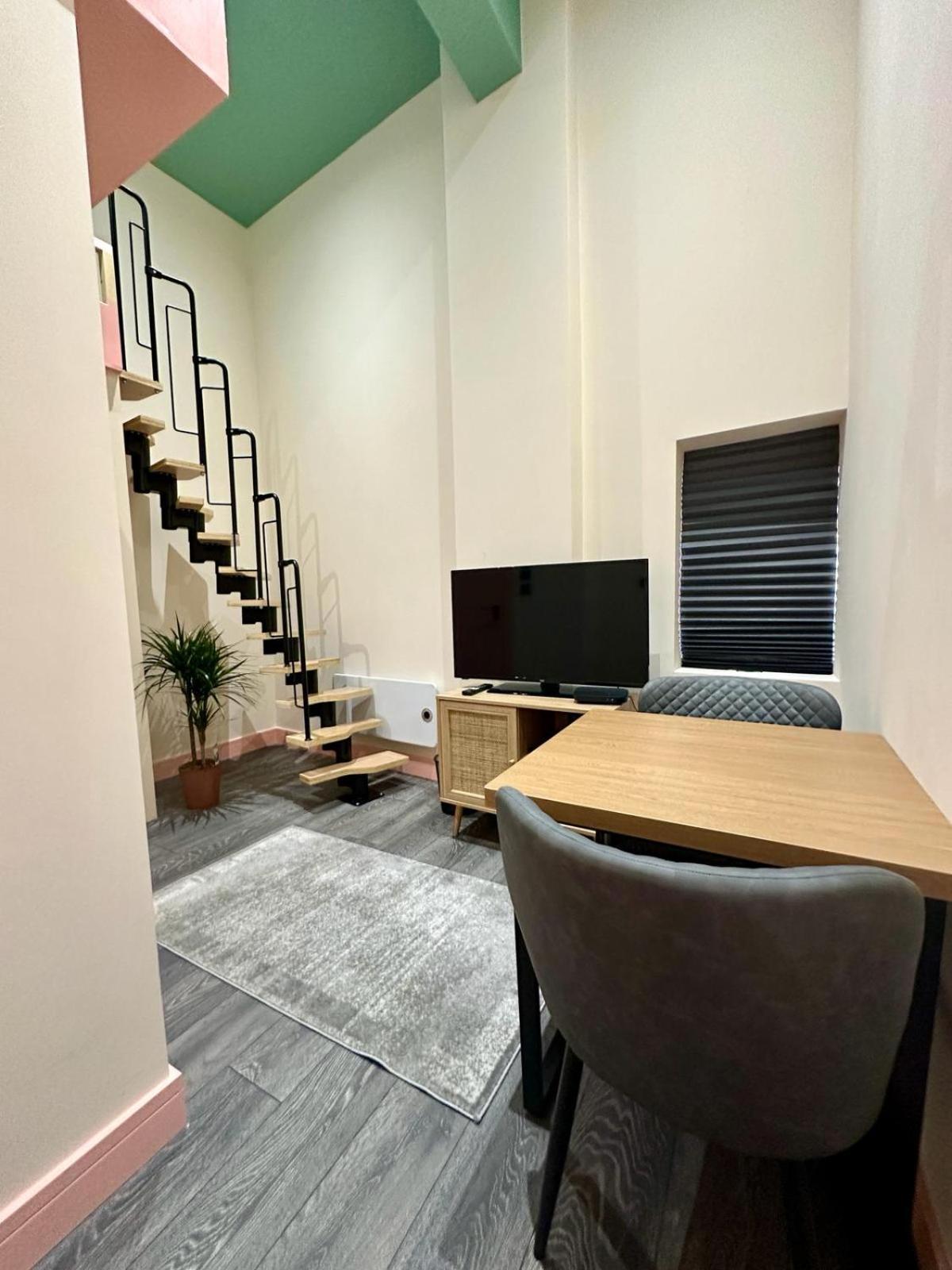 Cozy En-Suite Loft In Trendy Local Лондон Экстерьер фото