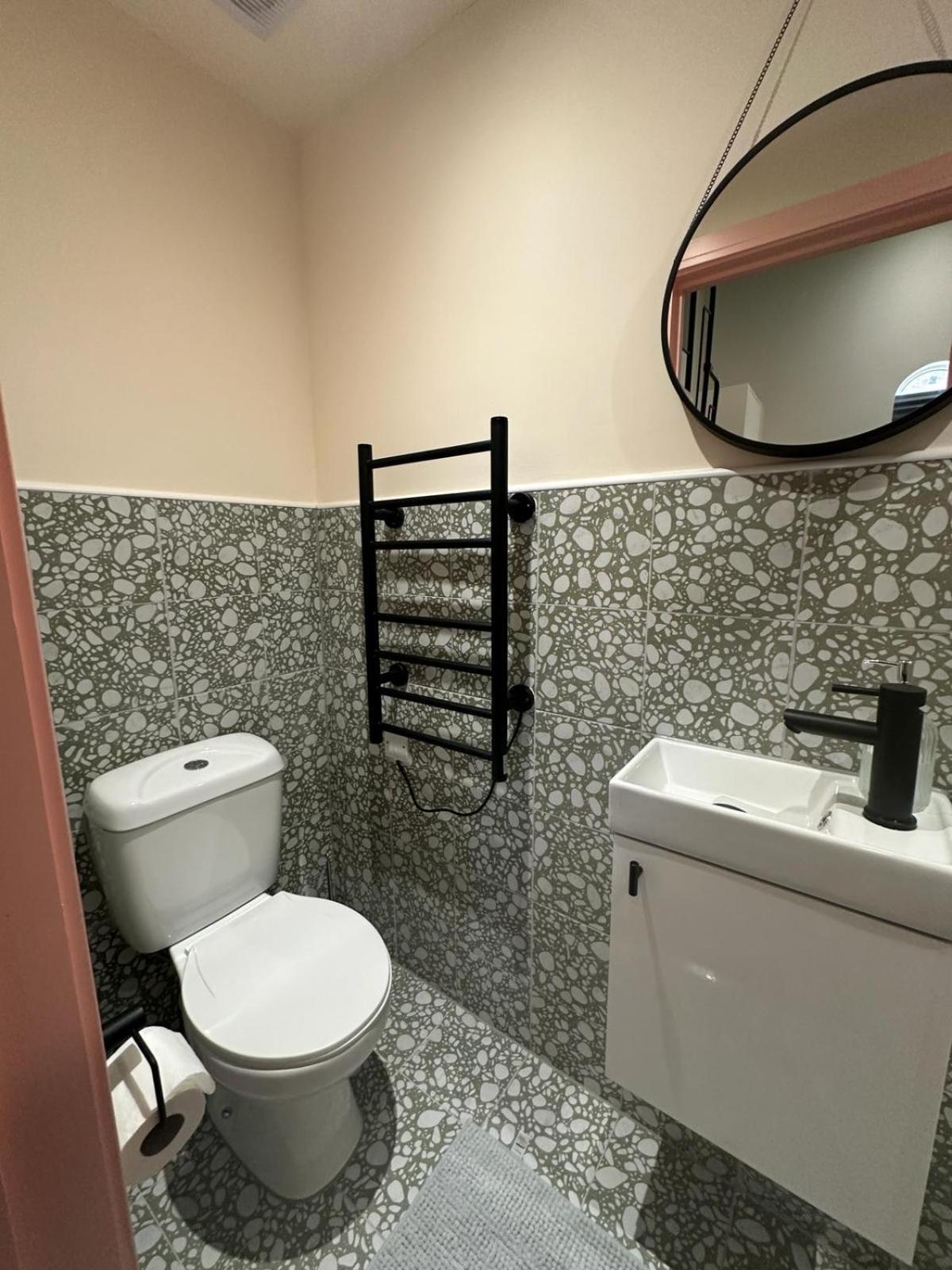 Cozy En-Suite Loft In Trendy Local Лондон Экстерьер фото