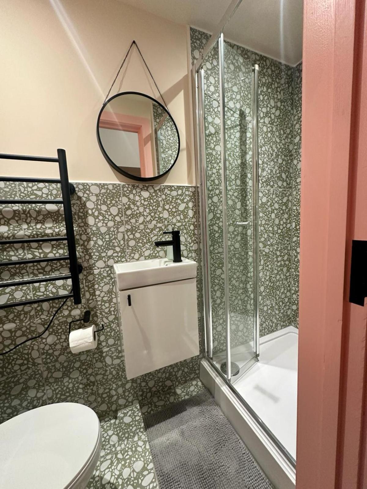 Cozy En-Suite Loft In Trendy Local Лондон Экстерьер фото