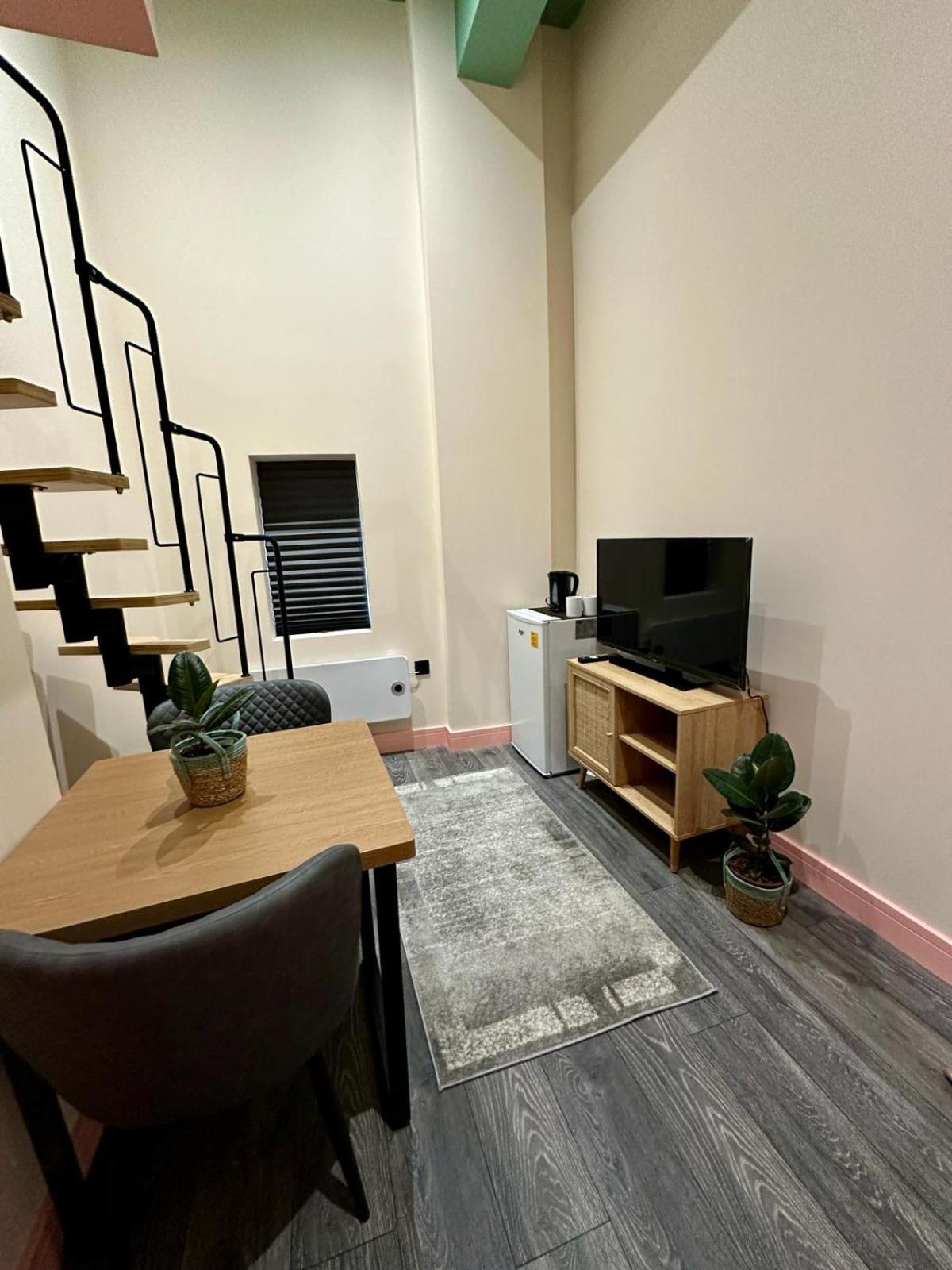 Cozy En-Suite Loft In Trendy Local Лондон Экстерьер фото