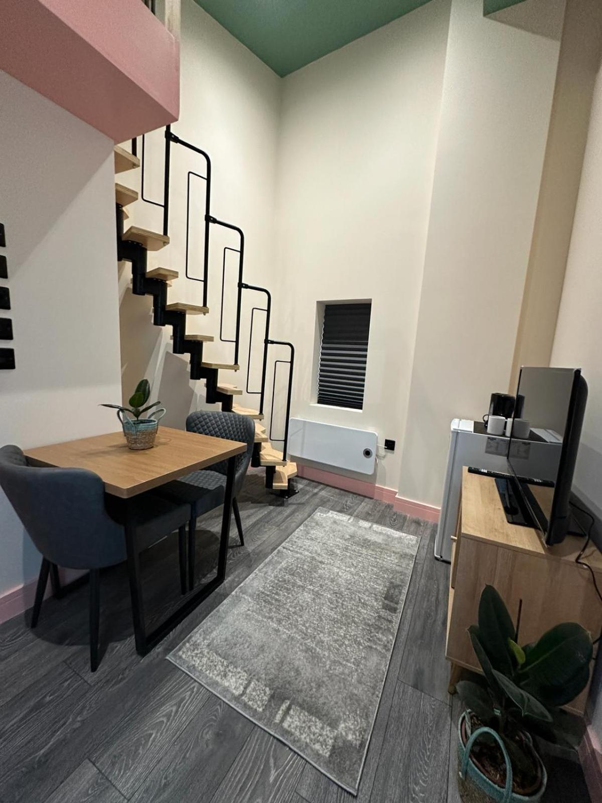 Cozy En-Suite Loft In Trendy Local Лондон Экстерьер фото