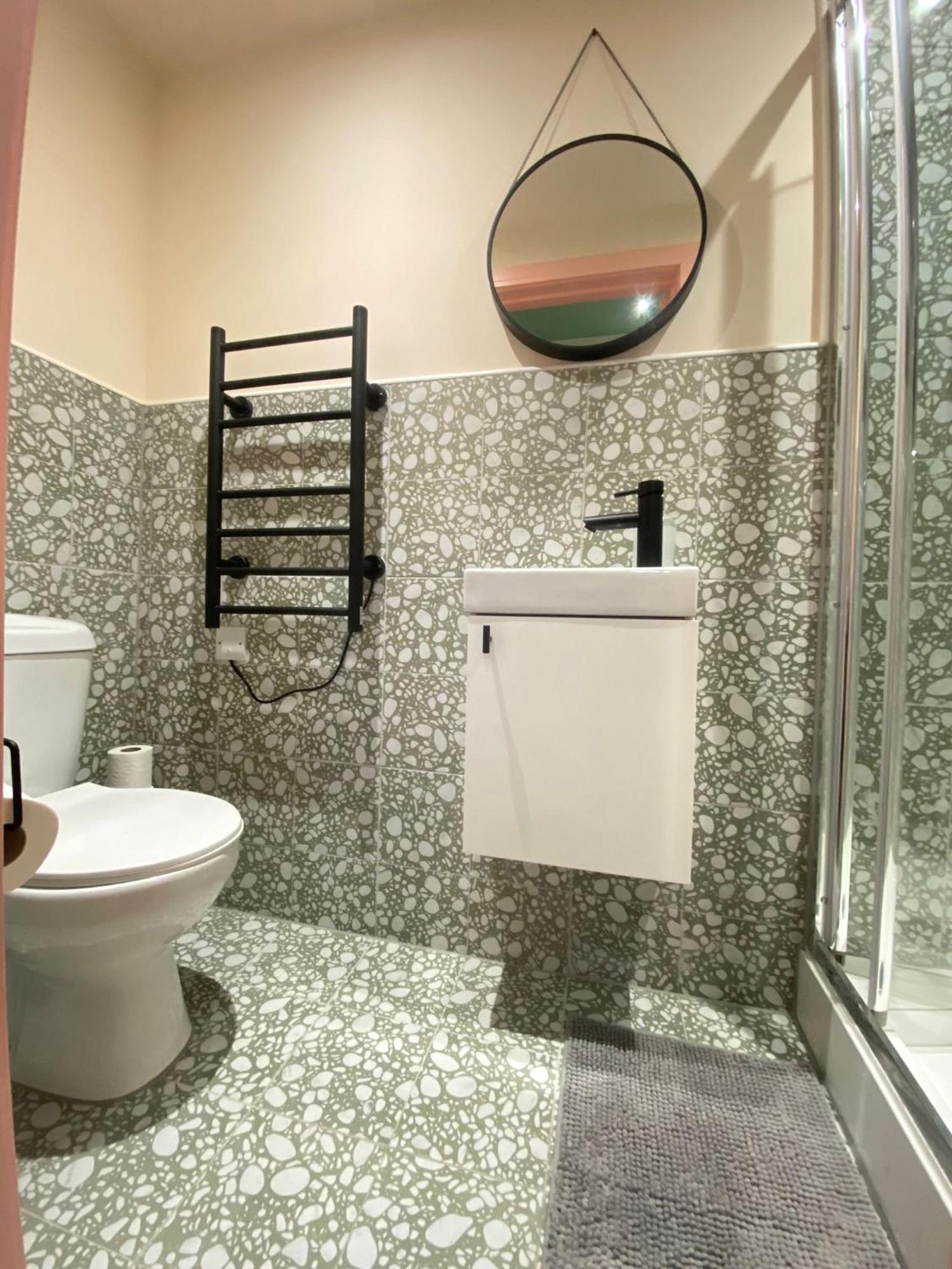 Cozy En-Suite Loft In Trendy Local Лондон Экстерьер фото
