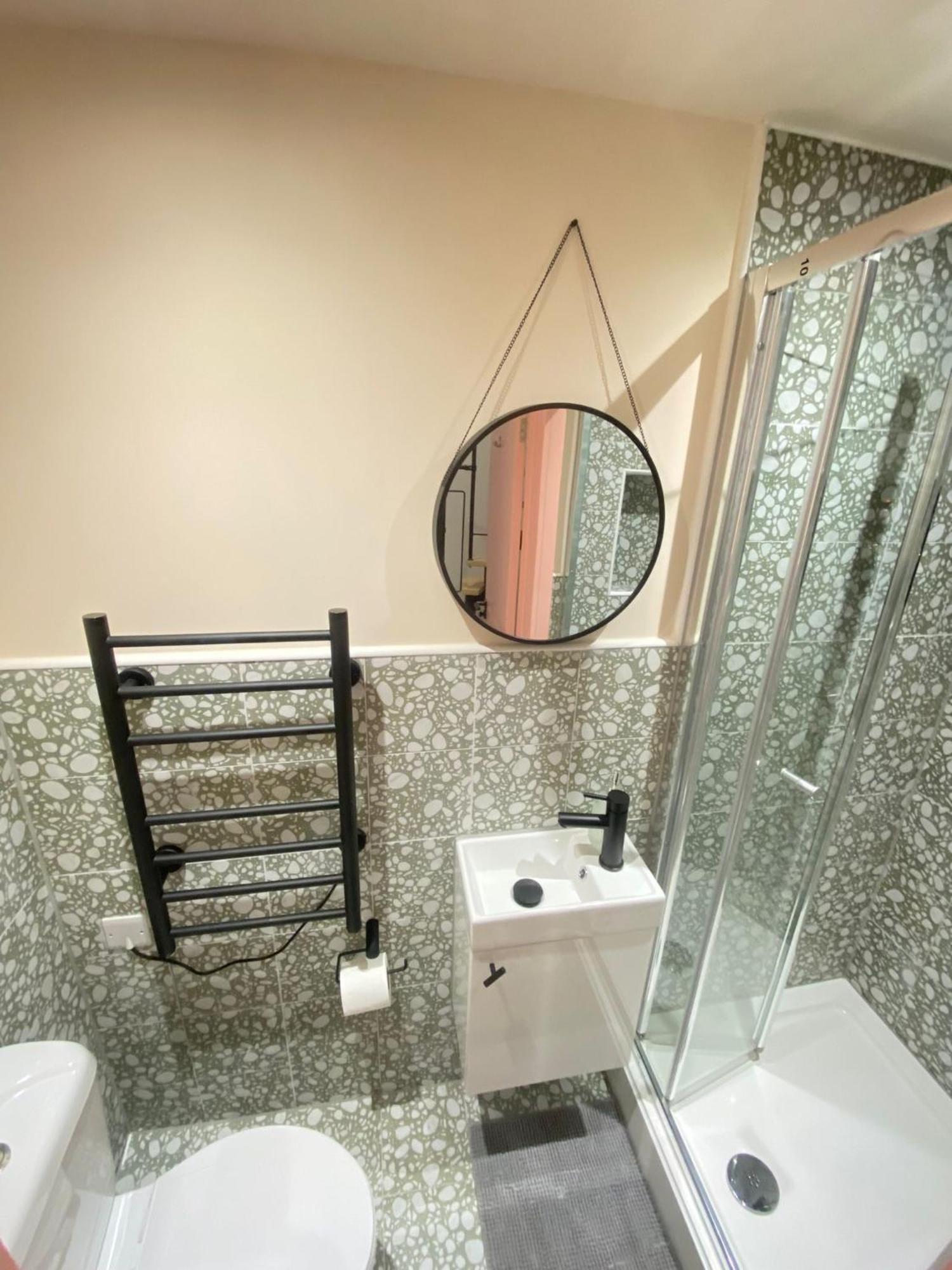 Cozy En-Suite Loft In Trendy Local Лондон Экстерьер фото